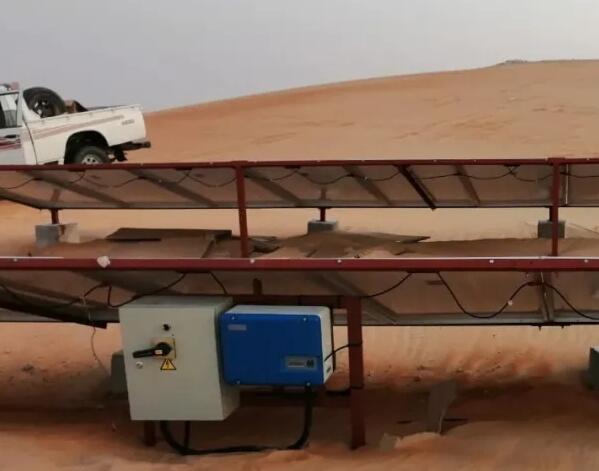 UAEは、ポンプとエネルギー供給をサポートできる砂漠ハイブリッドシステムの設置に成功した。