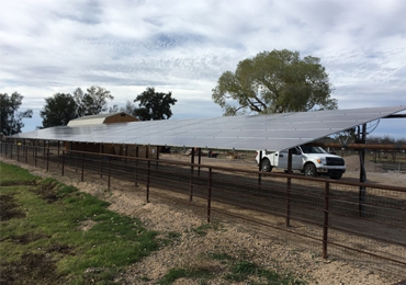アメリカの11kWと3.7kWのソーラーポンプシステム