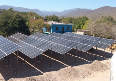 メキシコの7.5kWソーラーポンプシステム2セット