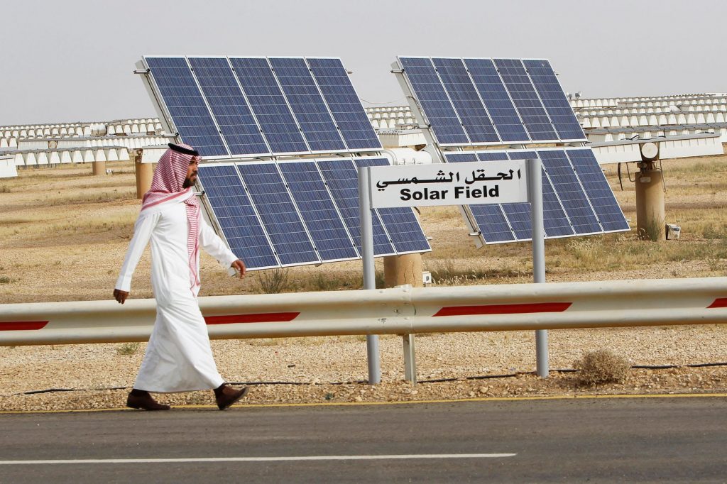 UAEは今後10年間で再生可能エネルギーの設備容量を30GWに増やす予定